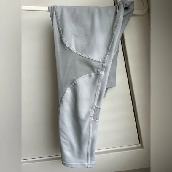 Alo Yoga Coast High-Waist Capri Legging Size Small Alloy - Picture 3 of 6